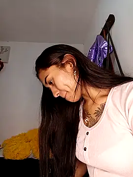 Snapshot of Liahdiaz_ chatting on 14, 11, 2025 Liahdiaz online show from 14, 11, 2025