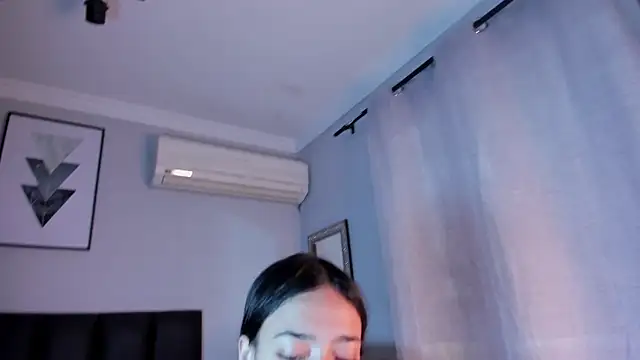 Snapshot of miIa_bratz chatting on 23, 10, 2025 miIa bratz online show from 23, 10, 2025