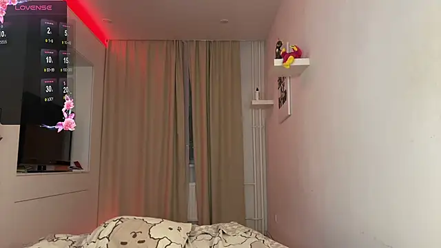 june mooon online show from 14, 12, 2025