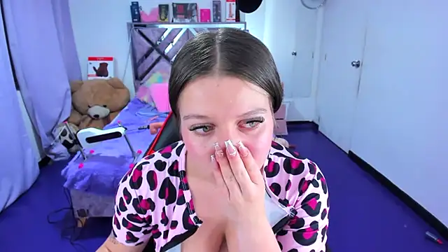 Luna Analya online show from 6, 3, 2026