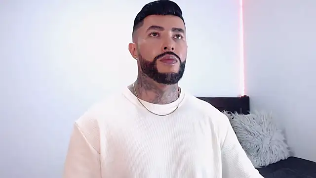 andrea de lucaa online show from 10, 10, 2025