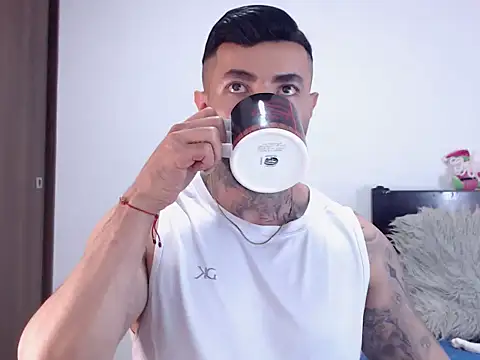 andrea de lucaa online show from 3, 12, 2025