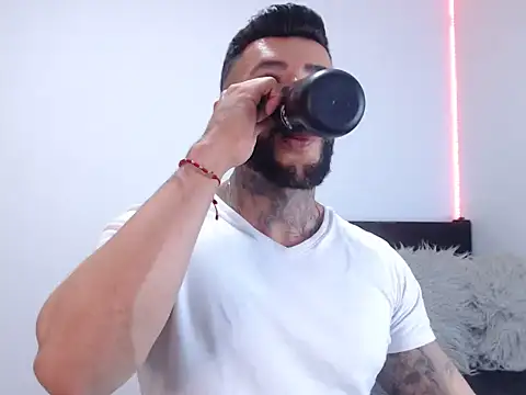 andrea de lucaa online show from 21, 9, 2025