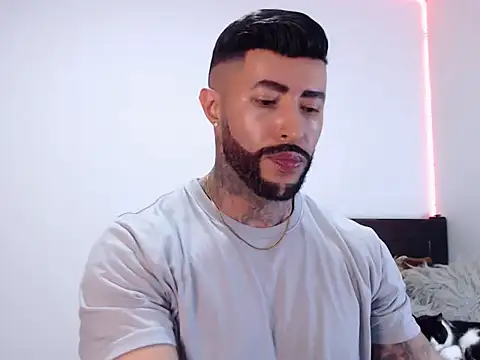 andrea de lucaa online show from 9, 10, 2025