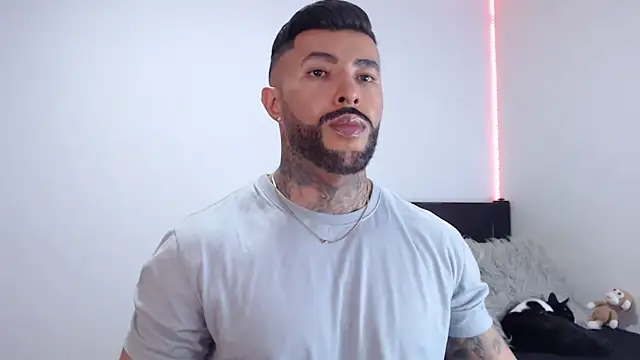 andrea de lucaa online show from 1, 10, 2025