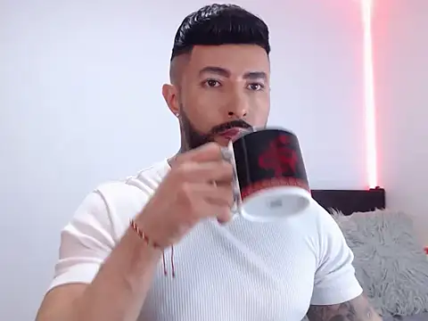 andrea de lucaa online show from 22, 10, 2025