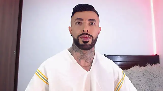 andrea de lucaa online show from 3, 2, 2026