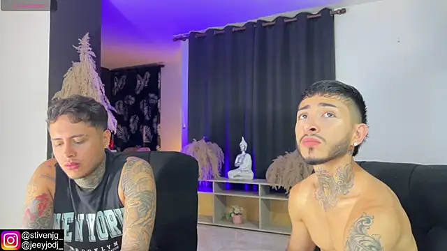 Snapshot of tattoguys_cums chatting on 5, 11, 2025 tattoguys cums online show from 5, 11, 2025