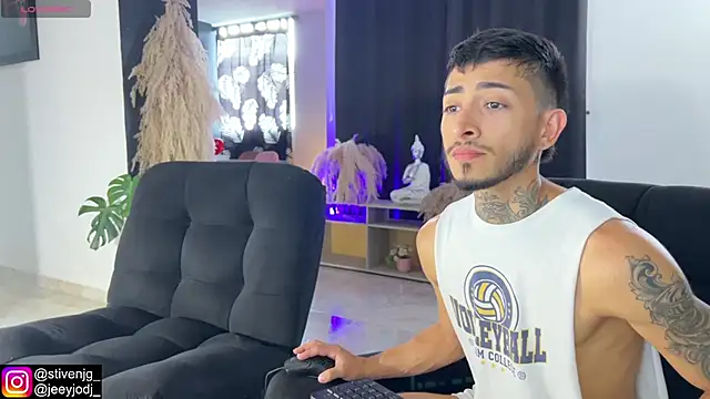 Snapshot of tattoguys_cums chatting on 5, 11, 2025 tattoguys cums online show from 5, 11, 2025