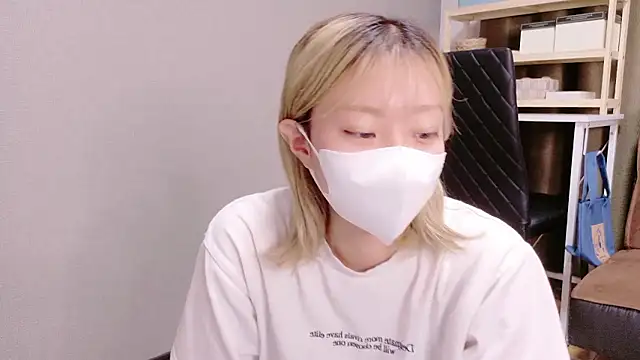 Snapshot of Nana__ch chatting on 21, 10, 2025 Nana ch online show from 21, 10, 2025