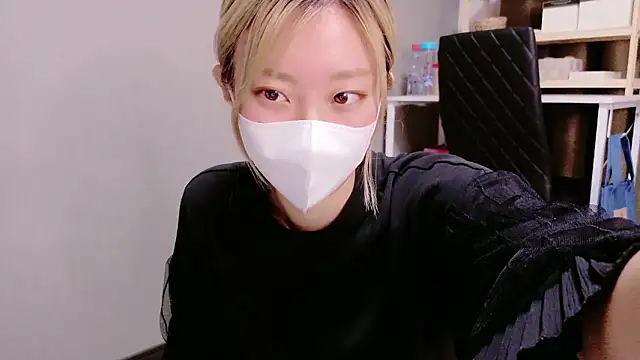 Snapshot of Nana__ch chatting on 22, 10, 2025 Nana ch online show from 22, 10, 2025