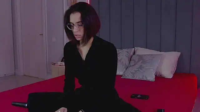 VioletAsh online show from 13, 4, 2026