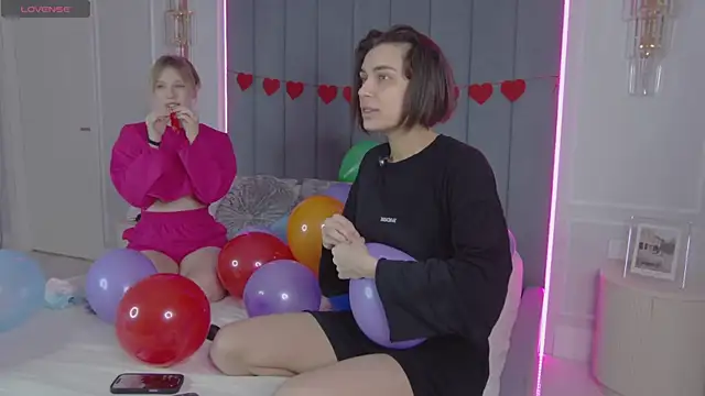 Snapshot of VioletAsh chatting on 4, 3, 2026 VioletAsh online show from 4, 3, 2026