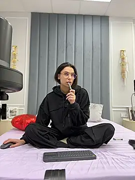 Snapshot of VioletAsh chatting on 10, 2, 2026 VioletAsh online show from 10, 2, 2026