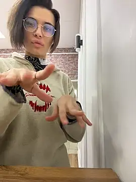 Snapshot of VioletAsh chatting on 19, 1, 2026 VioletAsh online show from 19, 1, 2026