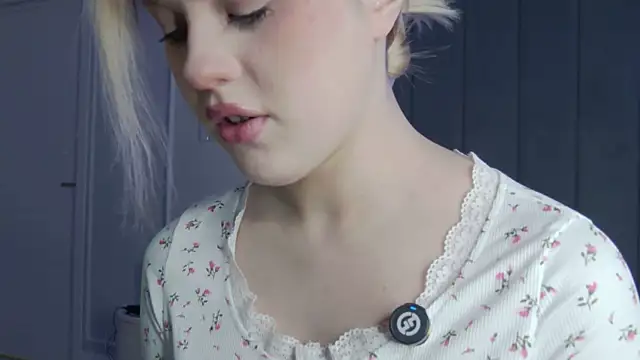 Snapshot of VioletAsh chatting on 8, 2, 2026 VioletAsh online show from 8, 2, 2026