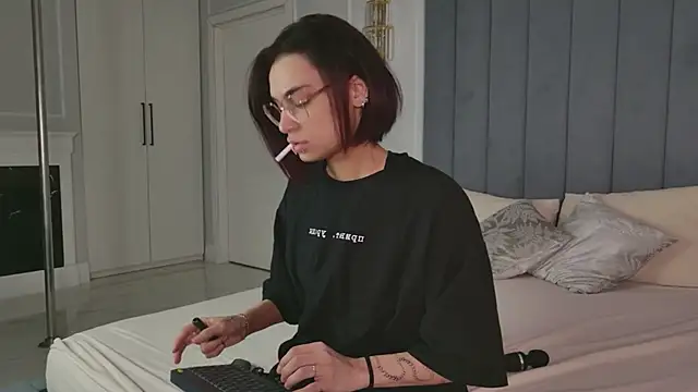 VioletAsh online show from 9, 5, 2026