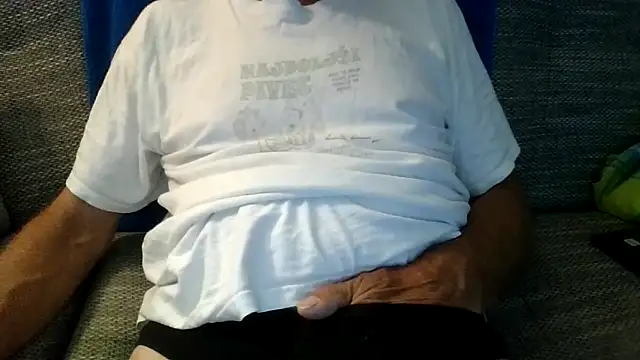 Snapshot of velikifant7 chatting on 3, 6, 2026 velikifant7 online show from 3, 6, 2026