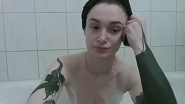 Snapshot of __Leyla__ chatting on 14, 11, 2025 Leyla online show from 14, 11, 2025