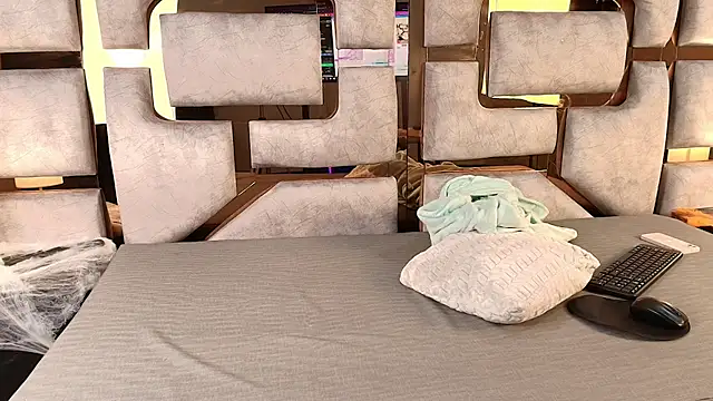 Candy Velvet online show from 15, 10, 2025