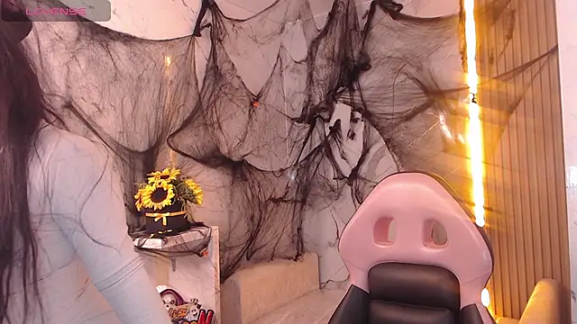 Sophia tf online show from 7, 10, 2025