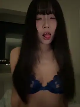 Snapshot of 77momomo chatting on 24, 5, 2026 77momomo online show from 24, 5, 2026