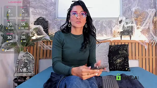 princequinn  online show from 8, 10, 2025