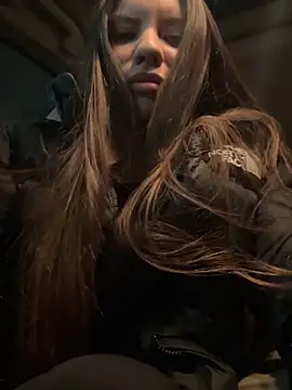 Chloe loo online show from 4, 4, 2026