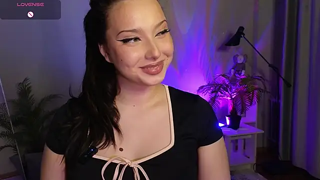 Lucy louras online show from 15, 10, 2025