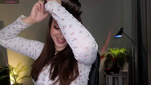 Lucy louras online show from 26, 9, 2025