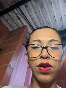 Emma  cumlovee online show from 14, 4, 2026