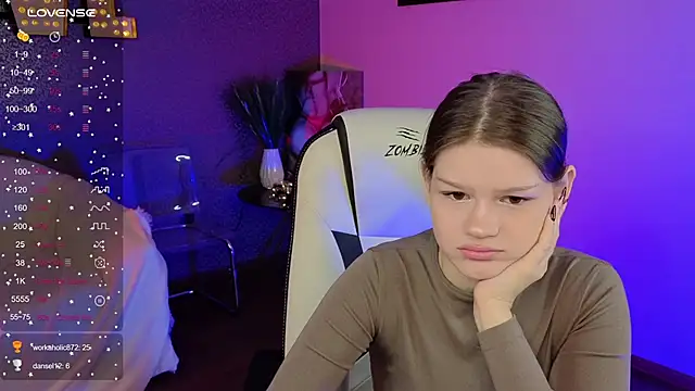 Snapshot of Lunamytrend chatting on 6, 10, 2025 Lunamytrend online show from 6, 10, 2025