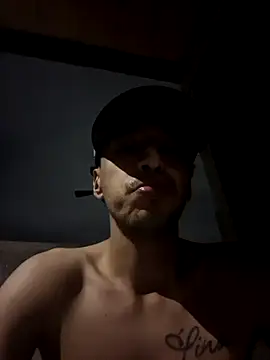 Snapshot of Santi2323xxX chatting on 8, 2, 2026 Santi2323xxX online show from 8, 2, 2026