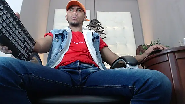 Snapshot of Sander_ath chatting on 1, 10, 2025 Sander ath online show from 1, 10, 2025