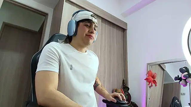 brunothompson3 online show from 12, 9, 2025