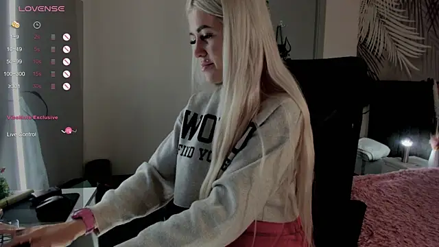 Kira Key online show from 17, 12, 2025