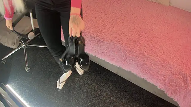 Kira Key online show from 8, 10, 2025