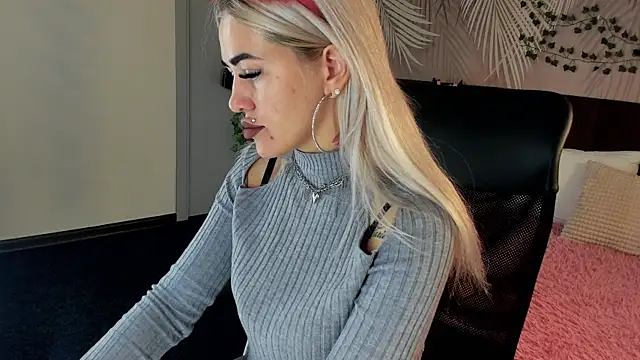 Kira Key online show from 31, 10, 2025