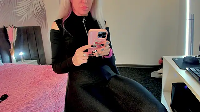 Kira Key online show from 18, 9, 2025