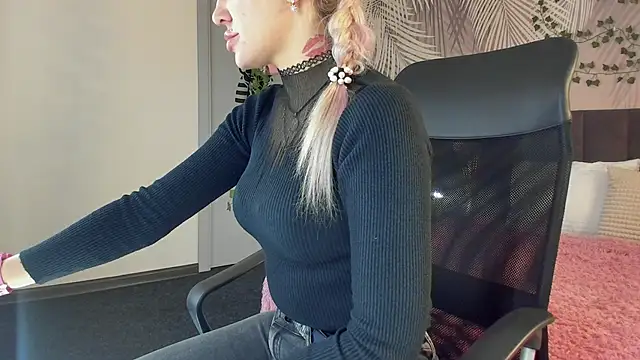 Kira Key online show from 7, 11, 2025