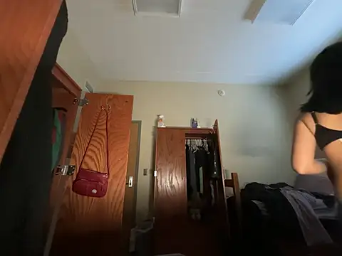 petitelatinateen online show from 12, 1, 2026