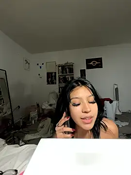 petitelatinateen online show from 9, 1, 2026