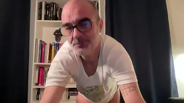 Snapshot of Milkywaymen chatting on 24, 4, 2026 Milkywaymen online show from 24, 4, 2026