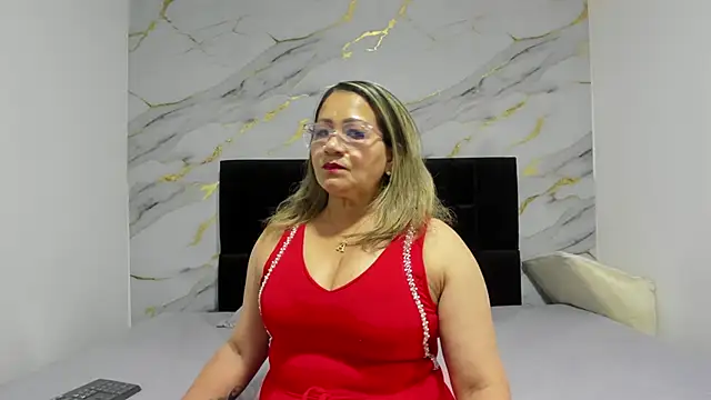 Snapshot of Vickysweeeettt chatting on 3, 10, 2025 Vickysweeeettt online show from 3, 10, 2025