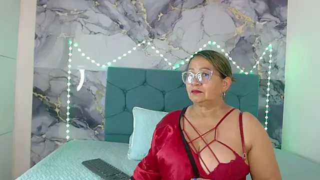 Snapshot of Vickysweeeettt chatting on 16, 9, 2025 Vickysweeeettt online show from 16, 9, 2025