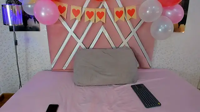 Snapshot of scarletross_ chatting on 15, 2, 2026 scarletross online show from 15, 2, 2026