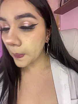 Zoe Serrat online show from 2, 10, 2025