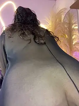 Zoe Serrat online show from 26, 9, 2025