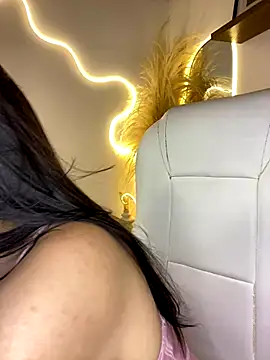 Zoe Serrat online show from 2, 12, 2025