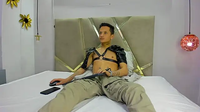 Snapshot of SkinnyZetth chatting on 2, 10, 2025 SkinnyZetth online show from 2, 10, 2025